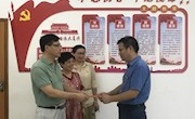 医院领导看望慰问全省教育系统“优秀共产党员”胡龙雨同志