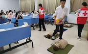 校医院开展新生应急救护培训