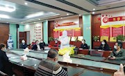 校医院对我校疫情防控相关工作人员进行穿脱防护服、隔离衣加强培训