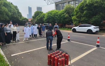 校医院开展消防应急演练 筑牢校园安全防线